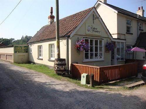 Cider Cottages Burley Bagian luar foto